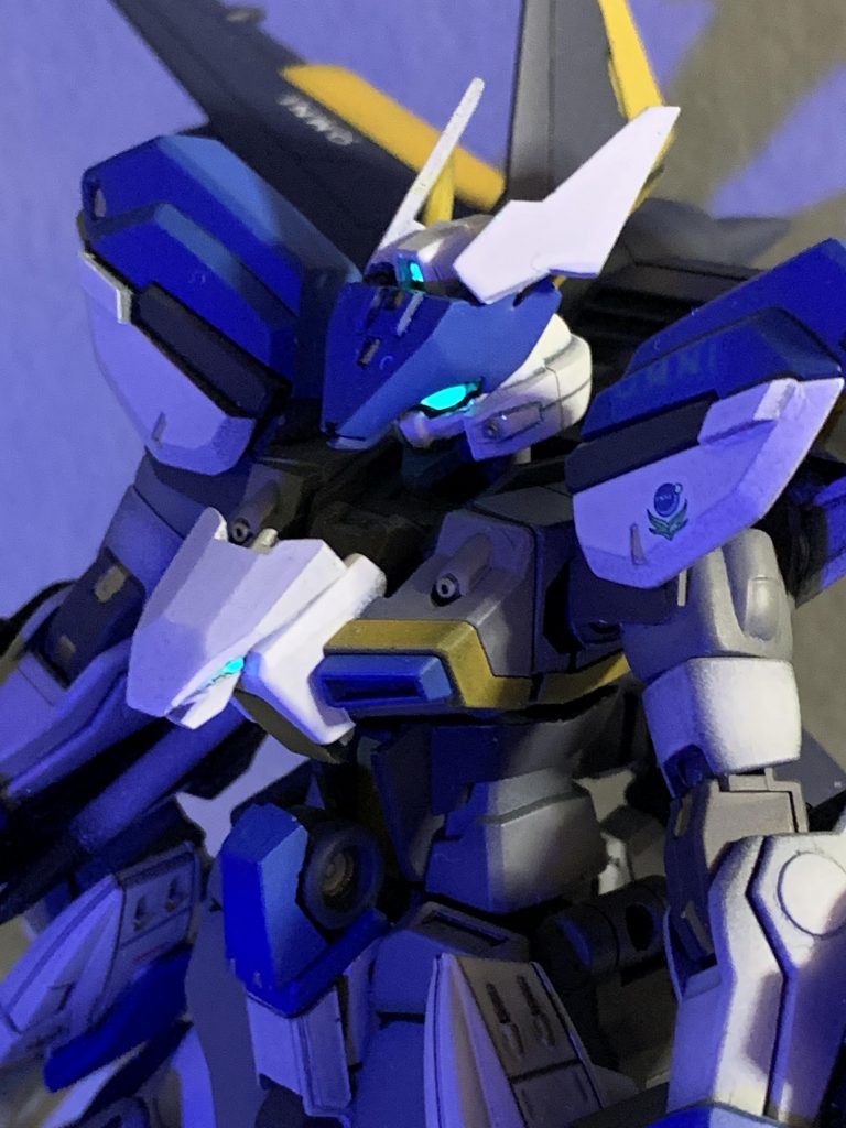 この機体の頭部デザインや塗装ですが、分かる方にはお分かりの通り某社のオリジナルロボット「バーゼラルド」をモチーフとしており、名称の「バゼラード」もそのままバーゼ兄さんから持ってきております。(余裕があれば、ゼルフィやレイファル意識のストライカーパックを作りたいなぁとか思ったりはしてます)
