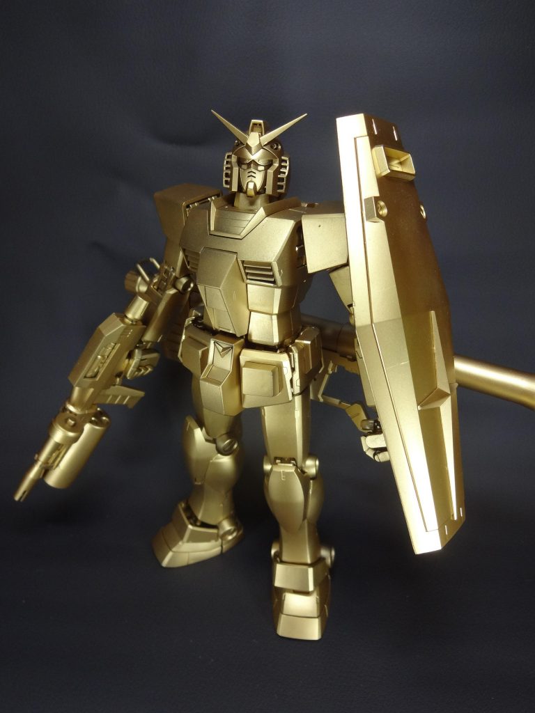 仮組→軽く表面処理→黒サフ→GXレッドゴールドで塗装しました。金の仏像をイメージしたので墨入れは行いませんでした。