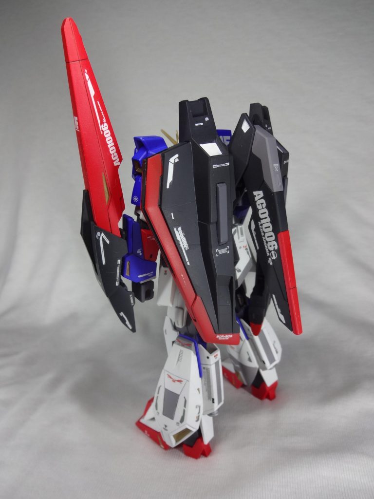 デカールはRG　Zガンダム用を使用しています。