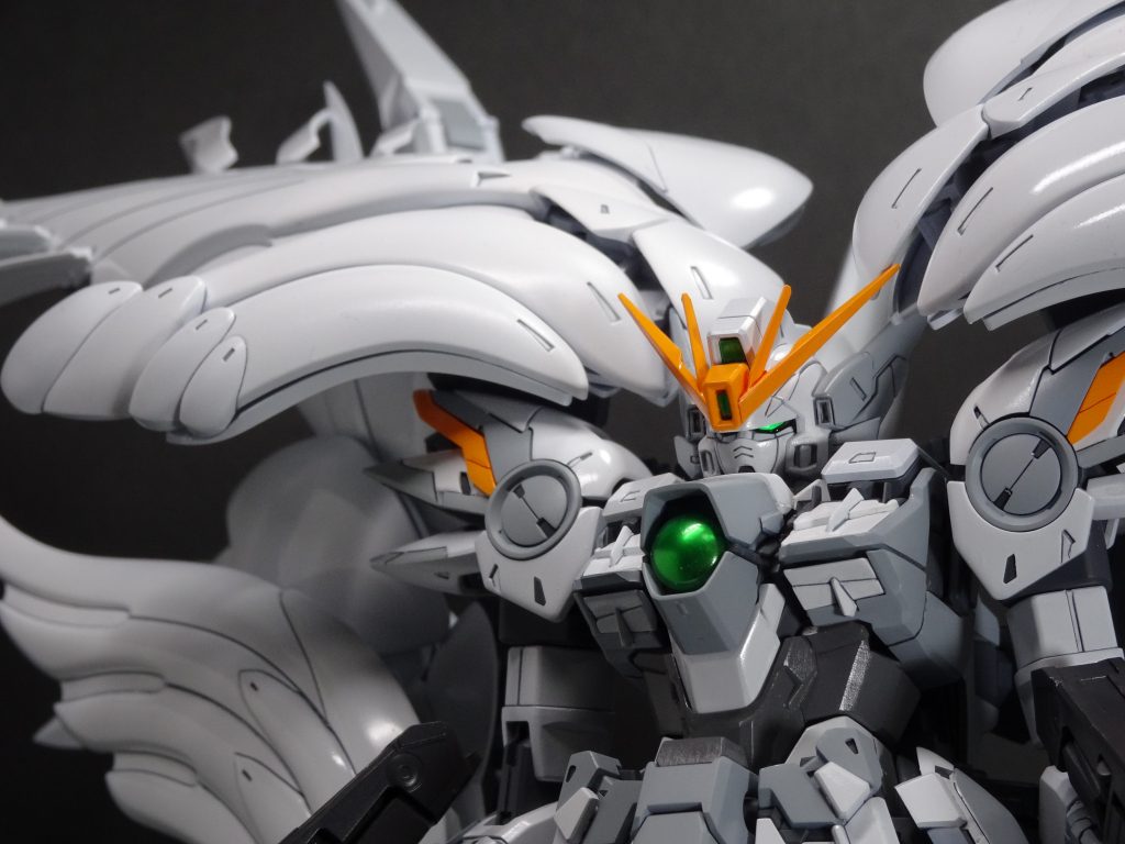 <カラーリング> ※G=ガイア、C=クレオスホワイト:EXホワイト(G)グレー①:明灰白色(C) 肩・胸部・スカートグレー②:ニュートラルグレーⅣ(G) アゴ・腹部グレー③:EXダークシーグレー(C) 関節・内部フレームブラック:NAZCA フロストマットブラック(G)武器、スリッパイエロー:橙黄色(G)アンテナ、肩 最後まで御覧いただき、ありがとうございました。