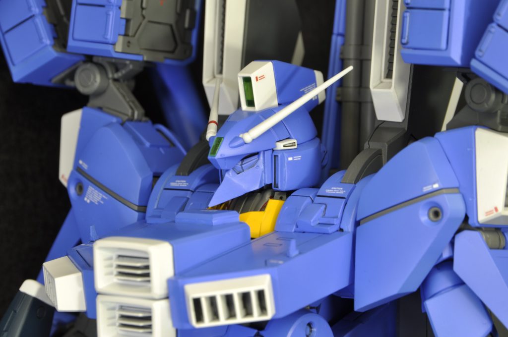 逆サイドから頭部の形状変更がとても良い雰囲気を出していると思います。