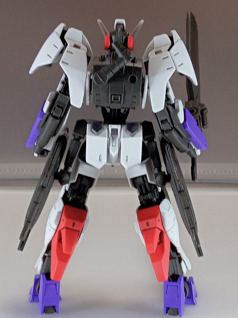 頭、両足、バックパックはアスタロト、上半身、腰はバルバトスです。