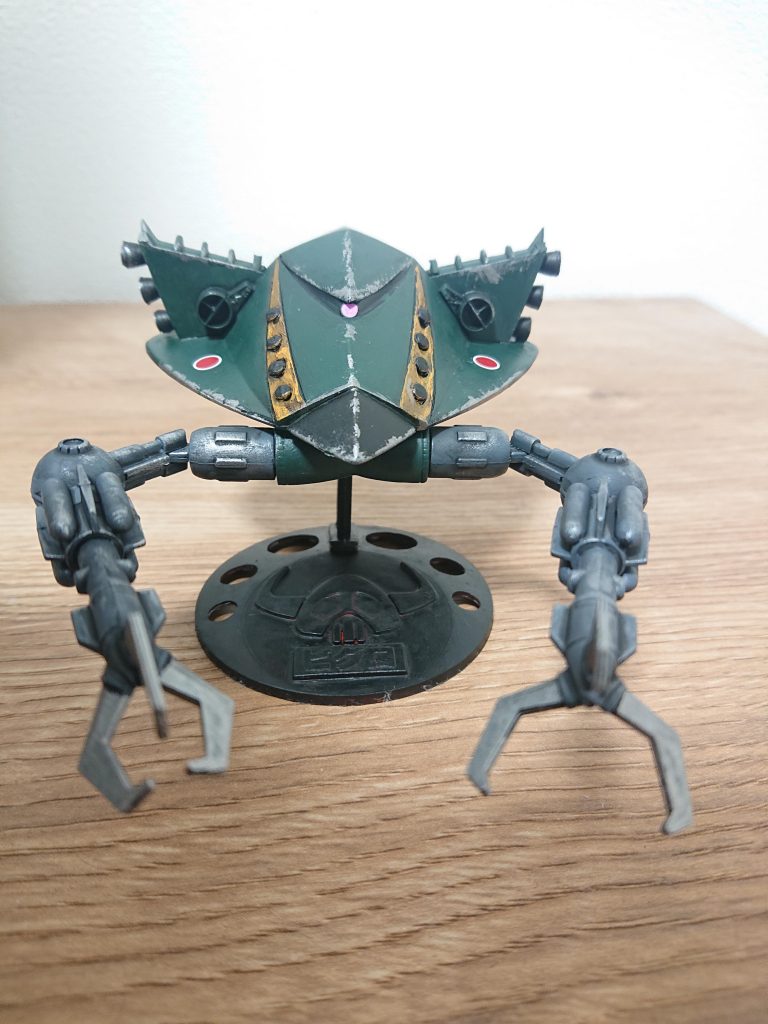 正面から。なんか吸気口みたいなのはスターウォーズのX-ウィングから流用。