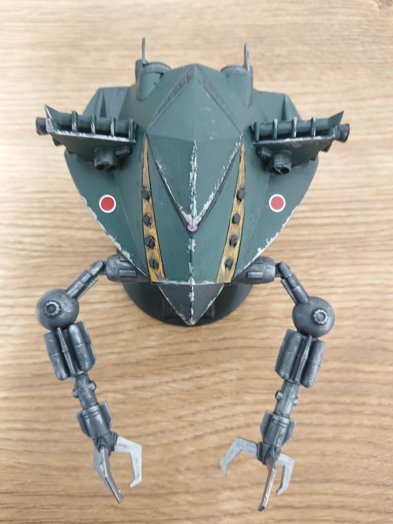 上から。色づかいが零戦チックなだけで零戦らしさは皆無ですな(笑)エッジが立ってるところだけチッピングしました。宇宙用なので錆とかは無し。