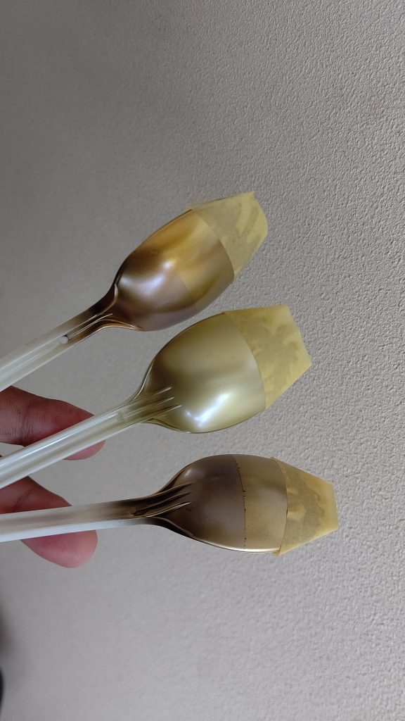 ゴールドの検討も苦労した。なかなかいい感じのゴールドにならず…