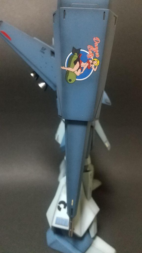 戦闘機と言うより爆撃機っぽいデカール