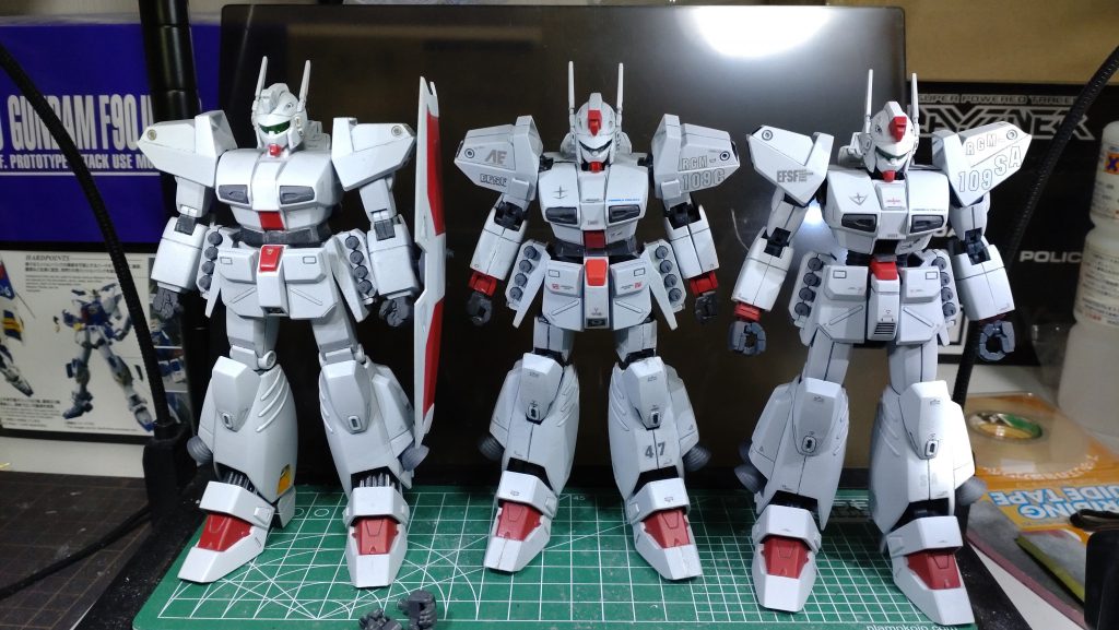 左から、本編の素組み1/100フレームアームズを組み込んだヘビーガン改MG F91ver1.0を組み込んだヘビーガンSA改とSAも追々公表します。