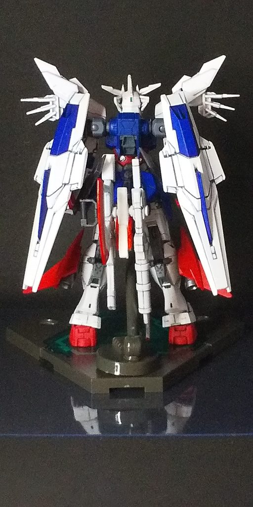 バックパックはブレイカーのヘリオス作った際、余剰パーツになるフリーダムのものを加工、メテオホッパーの両翼を着けてます