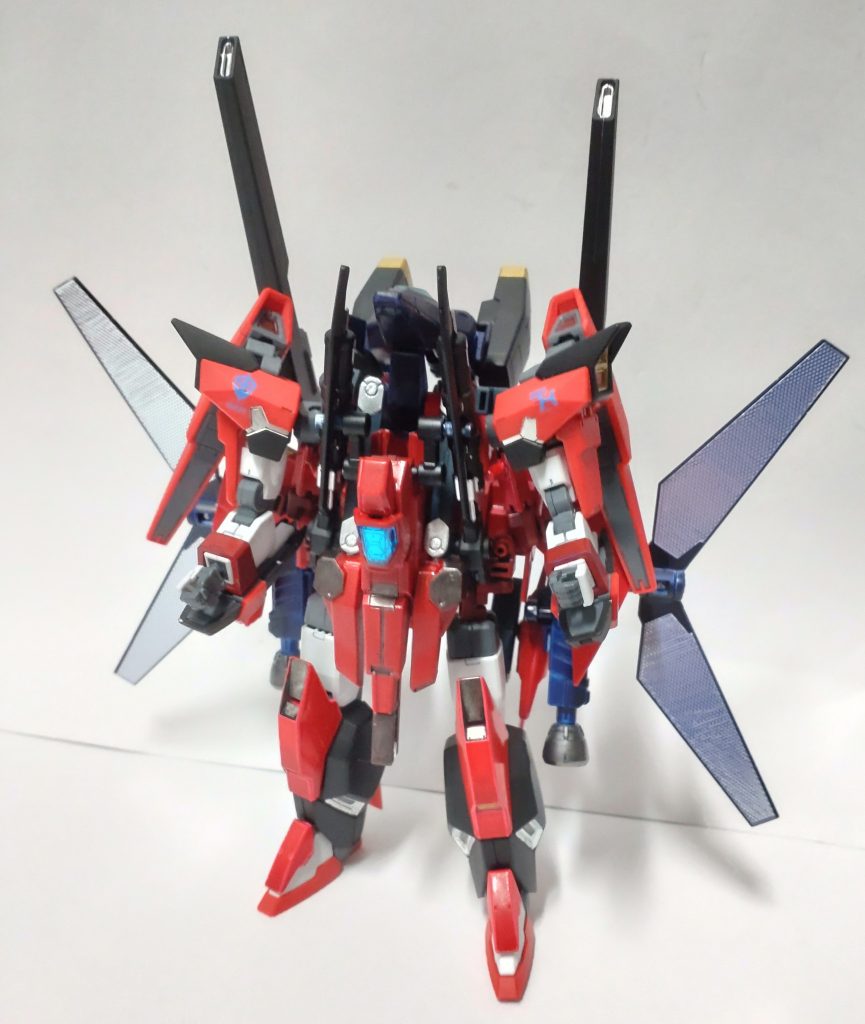 合体機構を利用して、差し換え無しで人‥型？へ変形出来ます。