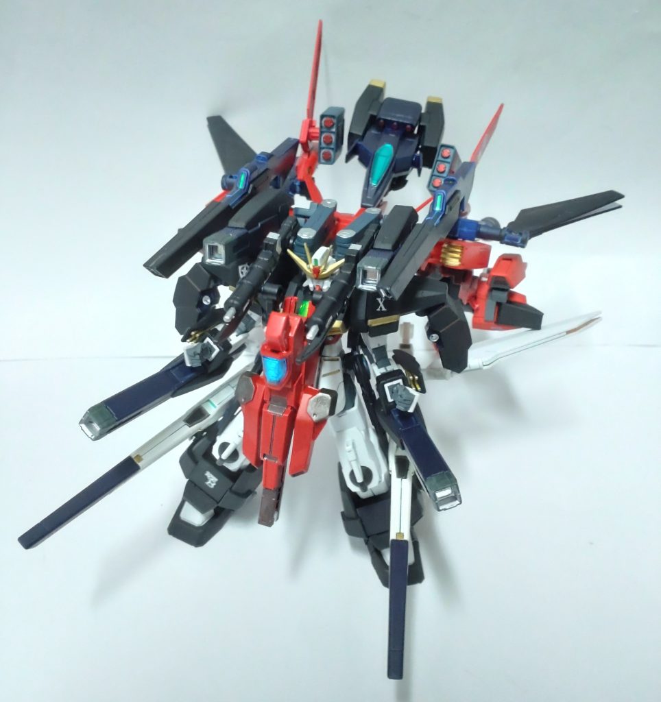 もちろん、前回のフォートレス装備とも合体します。元ネタのGファルコンDXを意識したカラーリングがお気に入り。