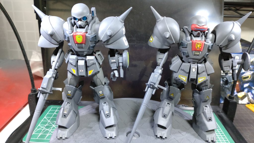 左は以前投稿したデナン・ゾン改です。未確認機用バイザーはパテとランナーのクリアパーツで作成。それ以外の本体はストレート組み。左手だけRE/100のパーツが無かったので、ここではそのまま。以前のデナン改は👇https://gumpla.jp/other/898332