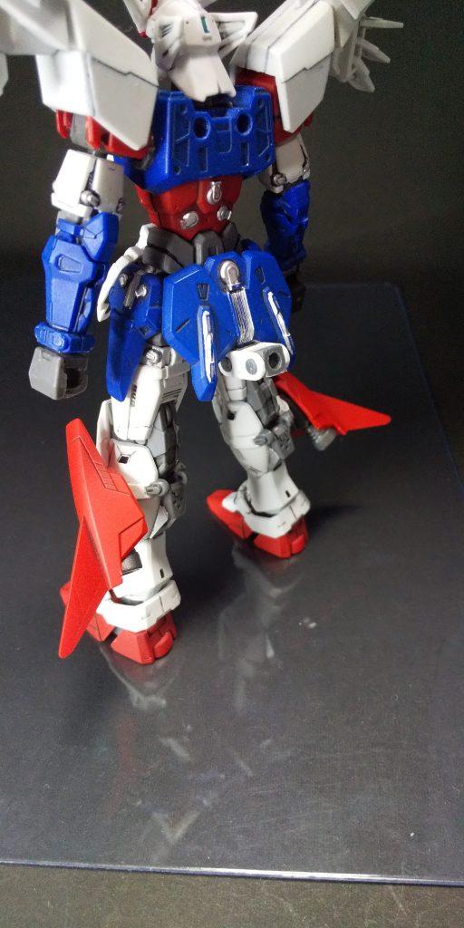 ちょっと弄ったリアスカート稼働するヒンジで武器をマウントしてます