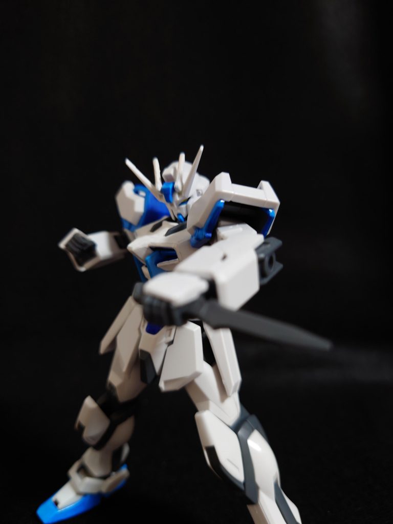 シンプルにハイニューの配色を意識しただけです。後ハメ加工とか合わせ目けしとか、デティールUPとか一切していません。アクリジョンのベースホワイトで下地塗って上からアクリジョンの水色塗っただけです。大体筆塗の適当塗装。