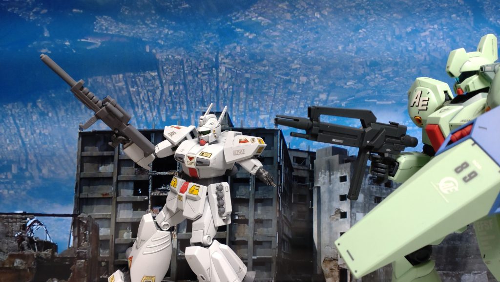 左腕損傷。破損箇所はパテと極細真鍮線で出来てます。