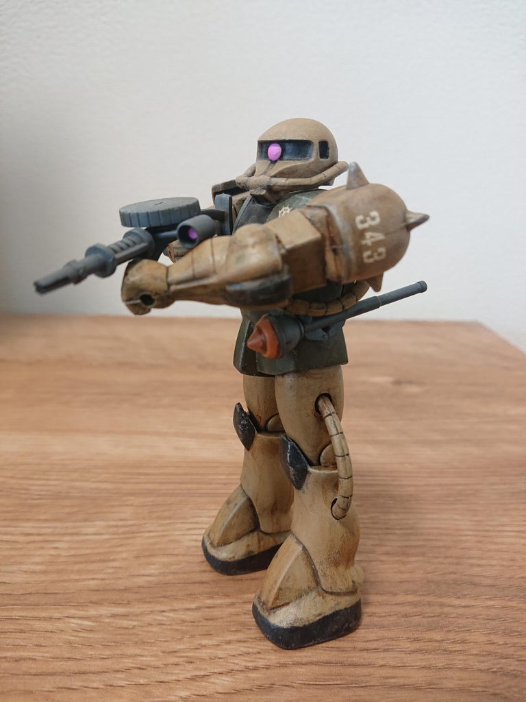 側面。ザク343番機はスチュアートという隊員が搭乗していました。「チカヅイテシトメマァス!」って言ってた人です。なので、パンツァーファウストも装備させました。