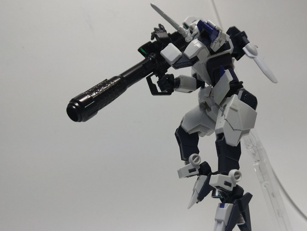 コアハイパーバズーカ小型ビームマグナムと選択式の兵装。ビームマグナムが使えないような場所で使われる。