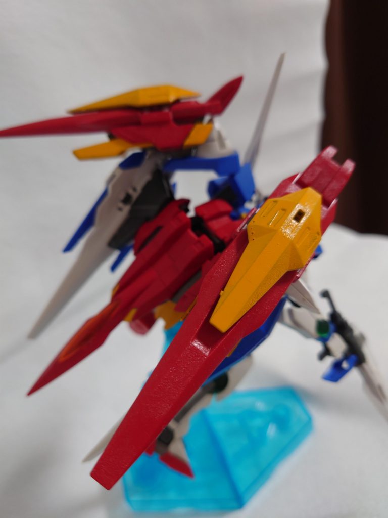 塗装の拙いところを発見。でも背面のシルエットの美しさには霞むよね?・・・ね!(圧)