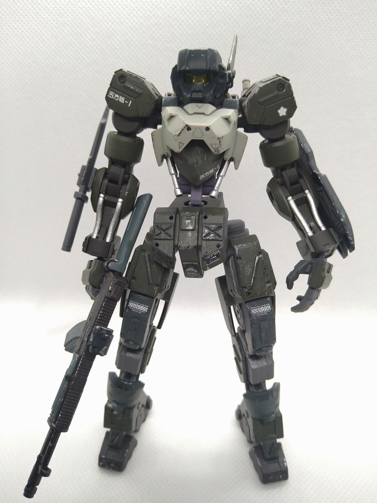 キットはオルフェンズ系から、胴体と肩部は「獅電」、脚部は「ゲイレール」、腕部は「グリムゲルデ」を使用してミキシングしました。