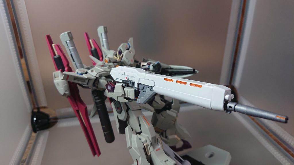 武装はビームライフル(シナンジュスタインから拝借)