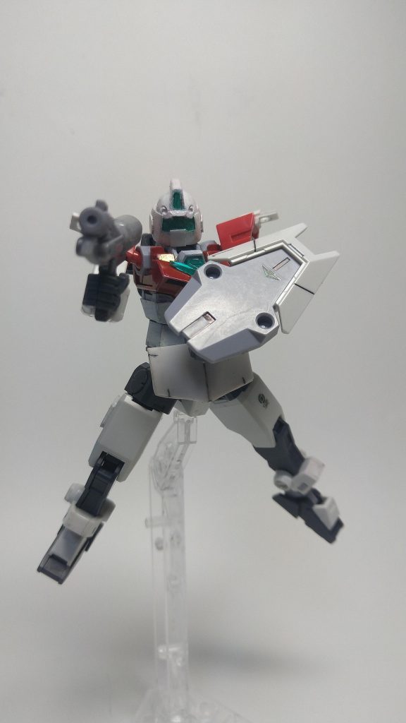 コアジム量産型のコアガンダム。肩、足首、ふとももにハードポイントがあり、これらを使って換装をします。武装ビームガンコアサーベルシールド