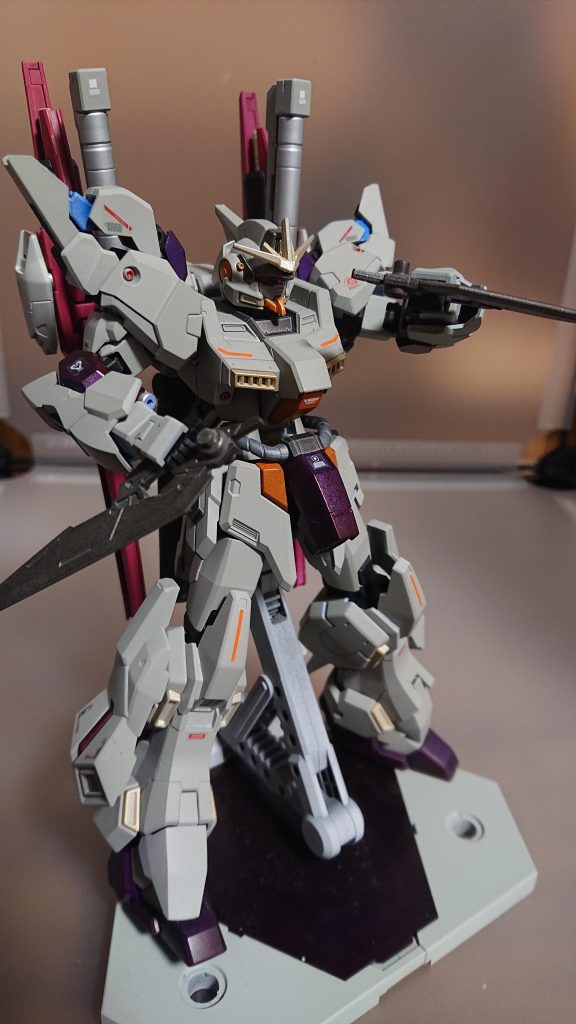 実体ナイフを2つ前述の通り普段はシールドを裏に……これは30mmのクナイを使用