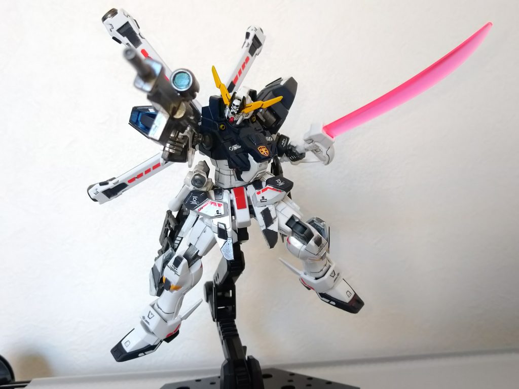 武器紹介・ビームライフル×1・ビームサーベル×2・ブランドマーカー&ビームシールド×2・ザンバスター×1・タガーハンドガン×2 