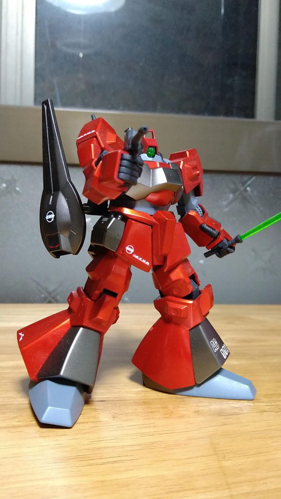 ビームピストルを構えるリック・ディアス