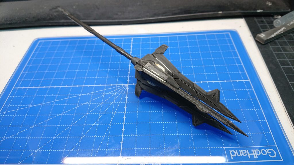 メイスはディテールをパテ埋めして控え目に