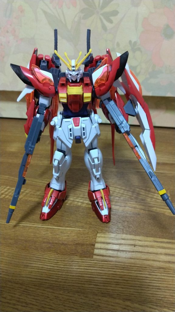 頭とボディ、脚がブレイジングガンダム。両肩と腕、バックパックがウイングガンダムゼロ炎。腰部とガントレットがスターバーニングガンダムとなっています。射撃は苦手なのであまり狙わなくても纏めて殲滅出来るツインバスターライフルを装備。