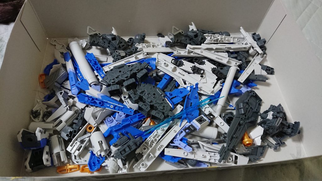 洗浄前にバラしてパーツ量に絶望してます