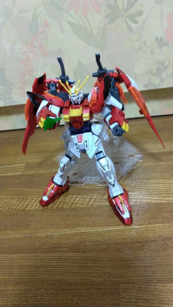 「必殺！ブレイブフィンガーっ！！」シャイニングフィンガーのパーツがあったので使ってみました。それにしても、後ろが重いせいかスタンドがないと後ろに倒れるww