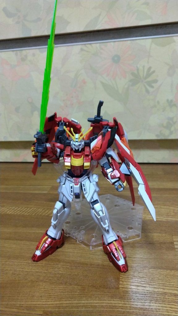 「ブレイブソードっ！！」ウイングガンダムゼロ炎の翼の大剣の柄からビーム刃を出せるという設定らしいので折角だから再現してみました。MGガンダムXのビームソードのパーツがピッタリとハマったのでそのまま採用してみました。今回はこれで終わろうと思います。最後まで見ていただきありがとうございました！