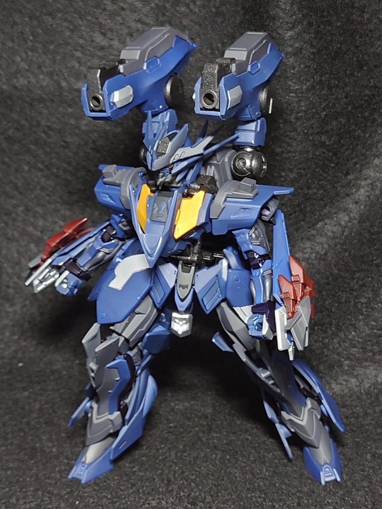 後ろのアームはキャノンにもなります