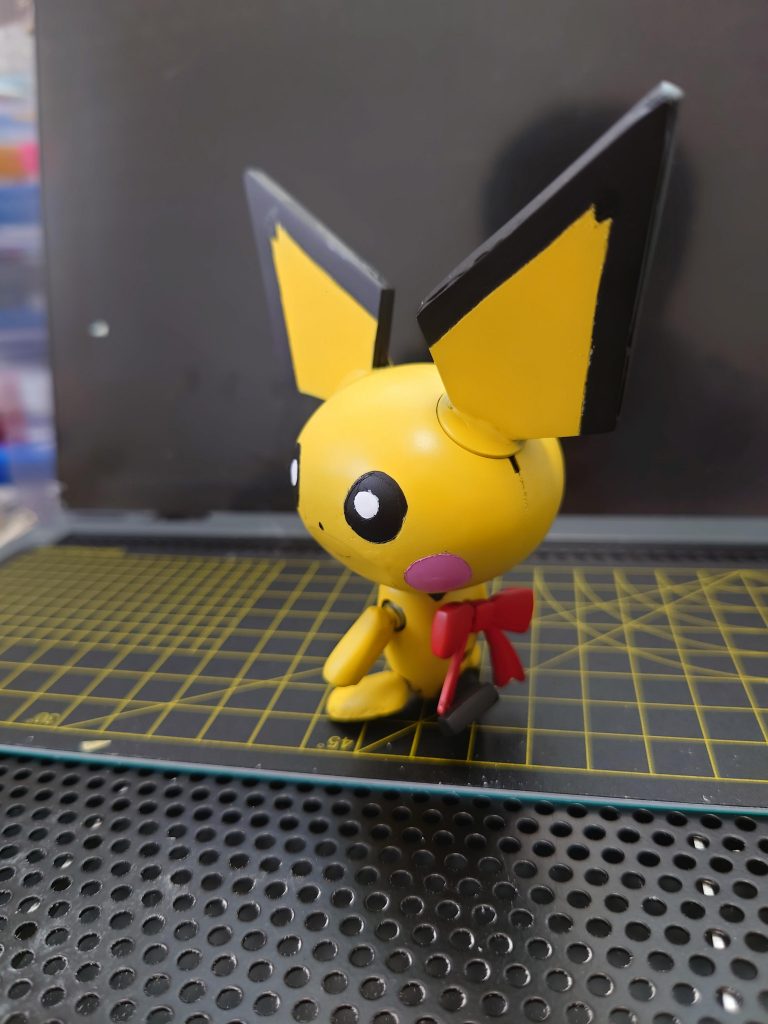 背中の3ミリ穴があるので付属のリボンもそのまま付けれます。色々着飾れそう