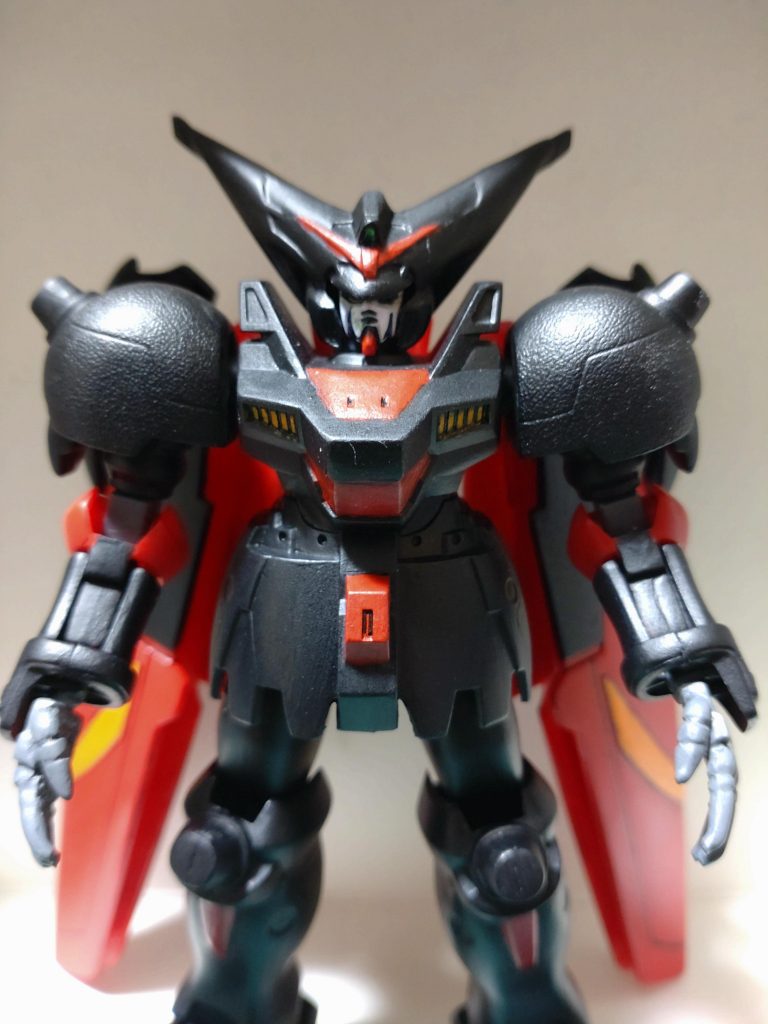 ほぼ素組み。ですが、改修点は2点。顔がブサイクだったので、ジャンクになってたＶガンダムから顔を移植。イケメンになりました。ハンドパーツはこの時代には珍しくプラパーツ平手だったのですが、表情に乏しいので、指を切り離してを少し表情を付けました。