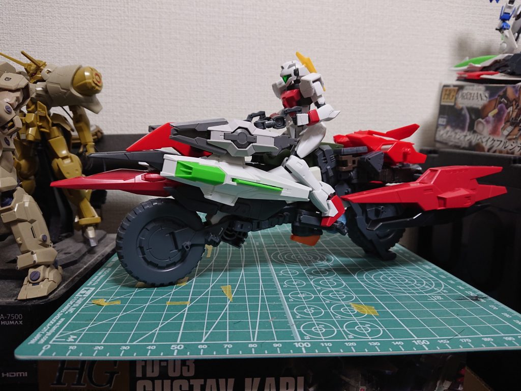 一番バイクを盛っていた時です。ブースターとフロントのパーツを合体させて小メカにする案もありましたが、さすがに過剰で取りやめました。