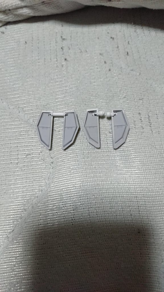 今回初めて、1㎜プラ板を用いて裏打ちパーツを作ってみましたが、何とか形になってくれてよかったです。