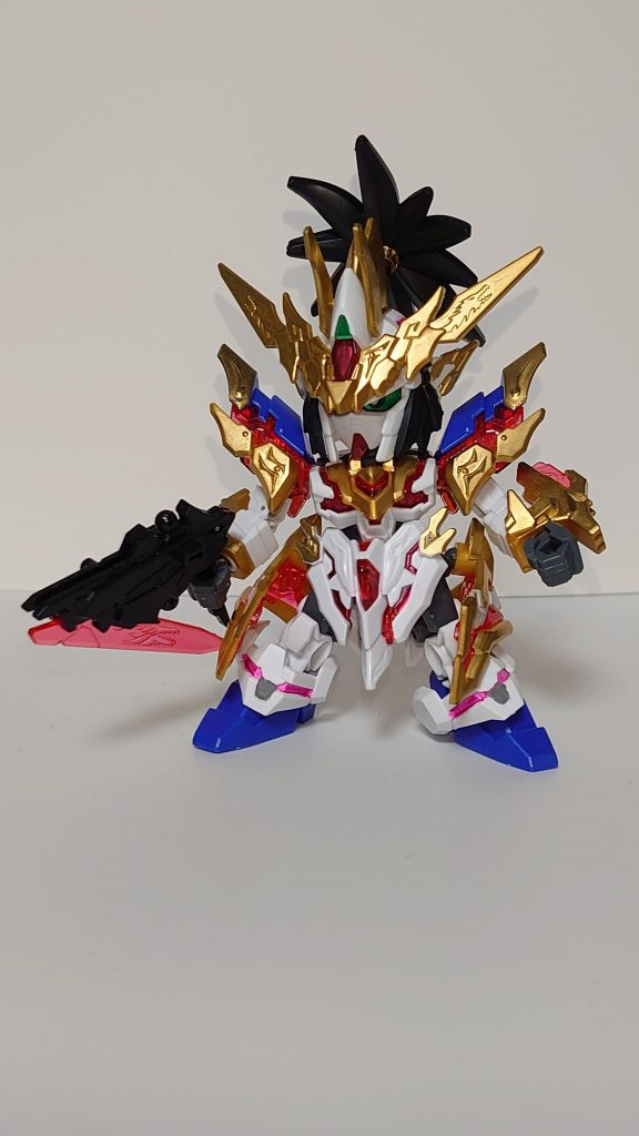 本当にほぼ金色部分をマッキーで塗っただけです。細かいとこもマッキーを容器に出して筆塗り。足先とかのサイコフレームで色が足りないトコはデュアルメタリックブラッシュ、とか言う筆ペンとは思えない名前のピンクを使ってみてます。