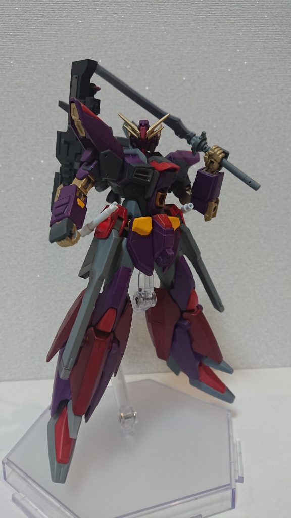 ビーム兵器じゃ敵わない相手への対策として、実体剣を装備してます。