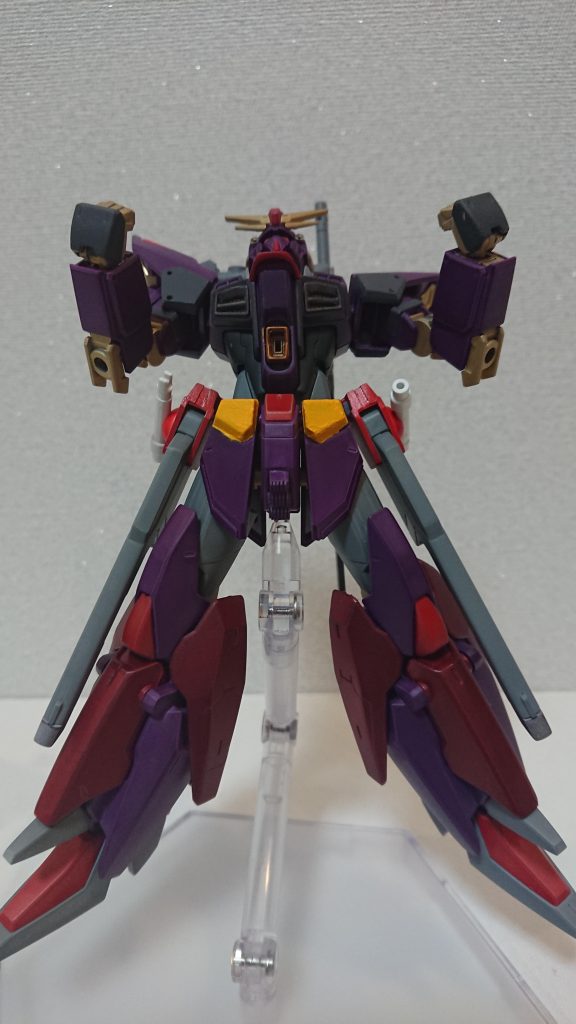 スプランドュールモード、発動!スプランドュールはフランス語で輝くという意味だそうです。スタービルドストライクのRGシステムを模倣した特殊モードで格闘戦のみ出力が2倍になりこのモード使用時には、フレーム部分が黄金色にまばゆく光る。という謎設定があります。下からは製作行程です。