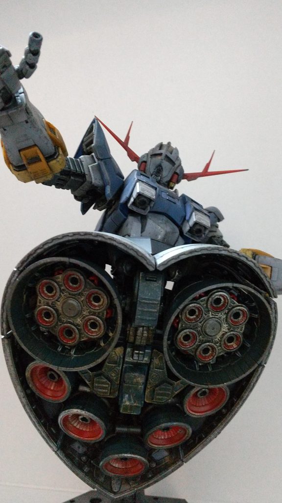 下からのアップ。メカ感がたまりません。