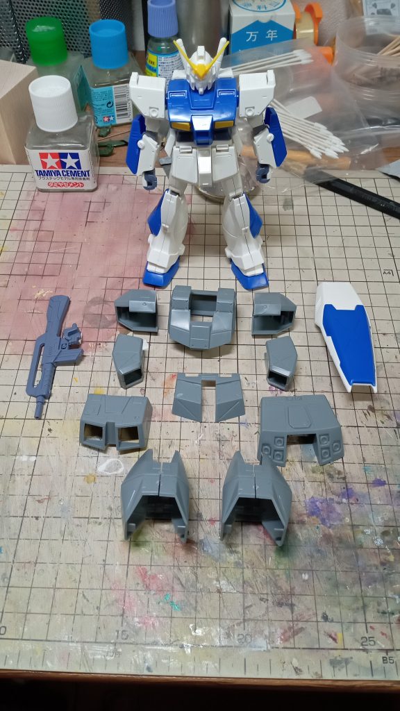 結局ライフルとシールドは仕上げず。劇中に出てきてないし…