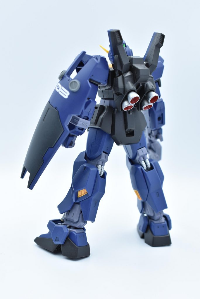 リバイブMk-Ⅱは元のプロポーションがスタイリッシュなので、ヘタに装備をごちゃごちゃつけるよりそのままの方がエースっぽさがある気がします。