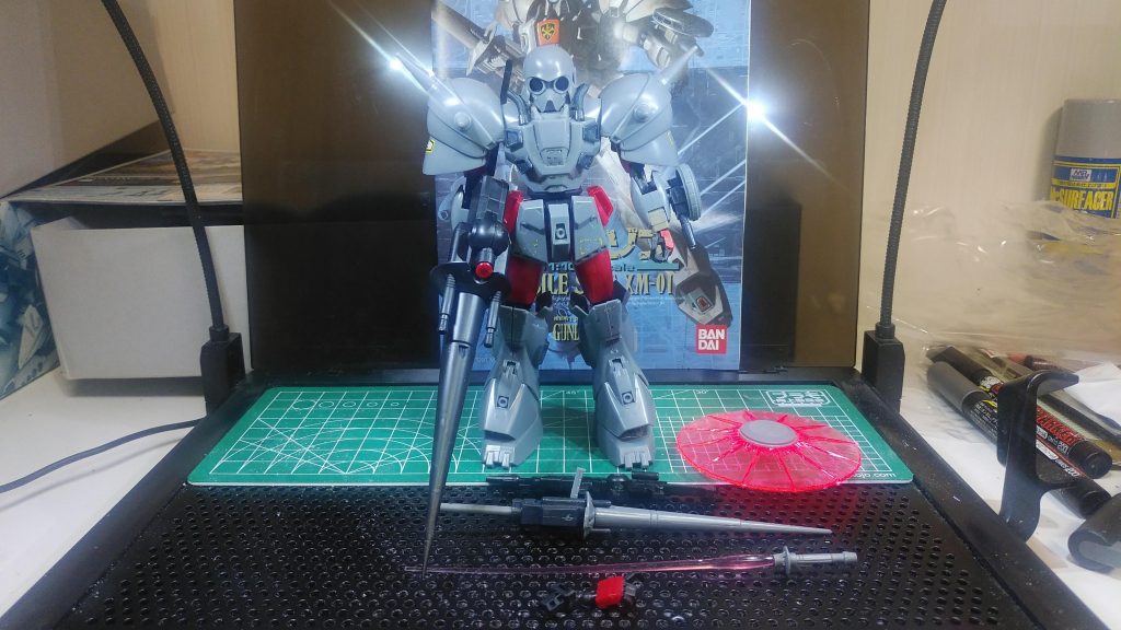 作成中前面。赤い部分がギナⅡからの移植箇所です。