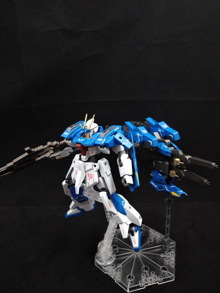 まず本体のライトニングガンダムは全体のトーンを明るくしただけで無改造です。バックウェポンシステムはブキヤキットを適当に継ぎ接ぎして、30mmキットでまとめて作ってます。