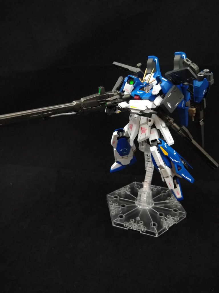 通常武装のビームライフル両手持ちが綺麗にできるのは素晴らしい魅力!