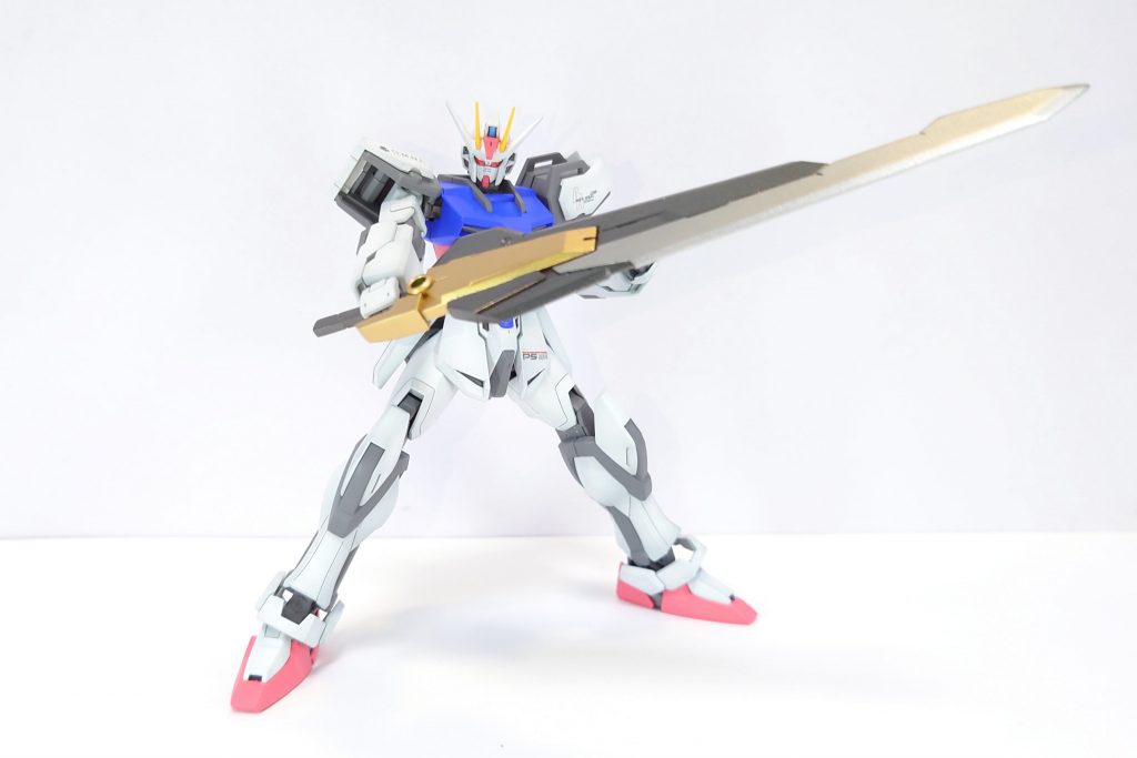 適当に武器を持たせて遊ぶ。