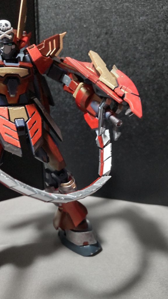 シールド付ドッズバスターH改「ドラゴンキャノン」この機体唯一の射撃武器。連射やチャージショット等も出来る。※シールドとしても利用でき、接近時には先端部分にある牙で噛み付いたりすることも可能。