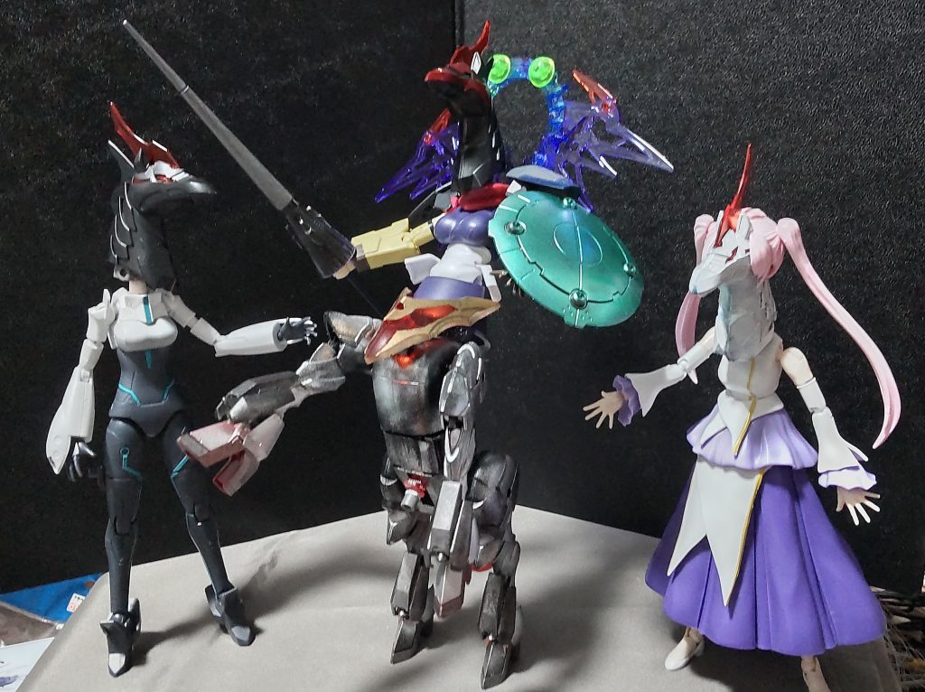 自分で作っておいてなんだが、ここまでのクリーチャーが出来上がるとは思ってなかったです。しかし、軍馬をケンタウルス風に作るというのは新しい可能性を生み出したと思いましたので、今後軍馬の需要は上がったかと思います(ホントかな?)……これで店から軍馬が消えたら笑っちまうぜ。