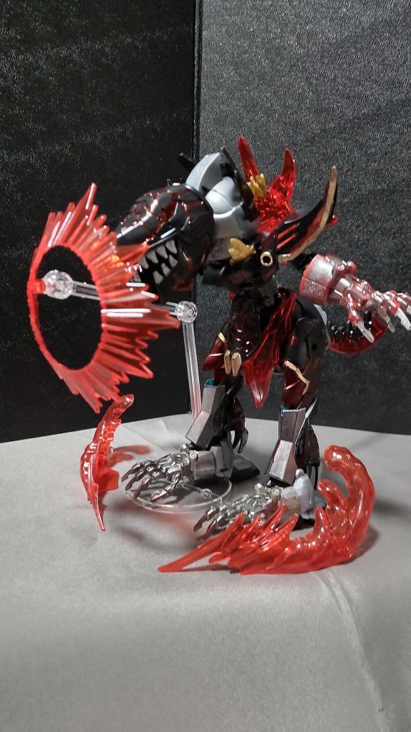 「煉獄熱波・全土滅焼炎」頭部の口より煉獄の炎と体内のエネルギーを一点に集中させて放たれる最凶の絶技。そのドス黒い焔は全てを灰燼と帰す。